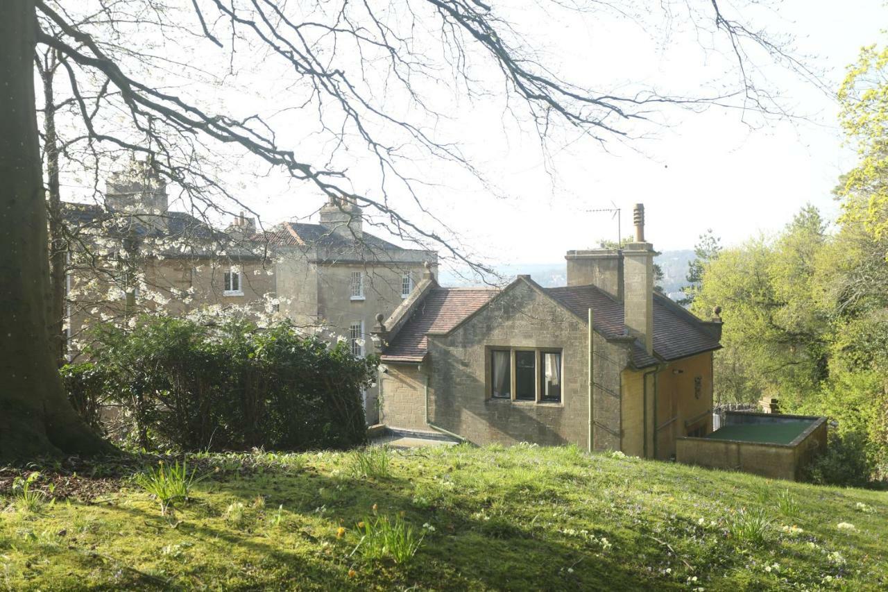 Entire Victorian Lodge In A Privately Gated Estate With Secure Parking For Two Cars And A Newly Refurbished Bathroom Bagian luar foto