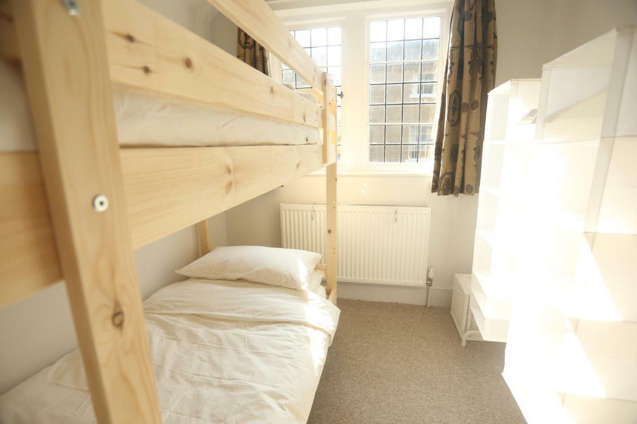 Entire Victorian Lodge In A Privately Gated Estate With Secure Parking For Two Cars And A Newly Refurbished Bathroom Bagian luar foto