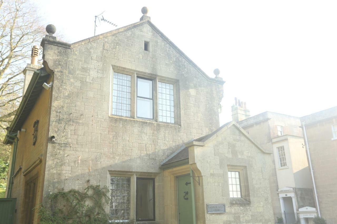 Entire Victorian Lodge In A Privately Gated Estate With Secure Parking For Two Cars And A Newly Refurbished Bathroom Bagian luar foto